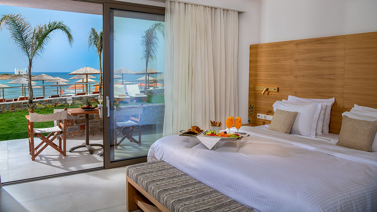 White Deluxe Suite Beachfront SV